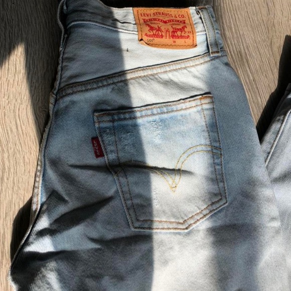 Levis Jeans - Picture 3 of 5